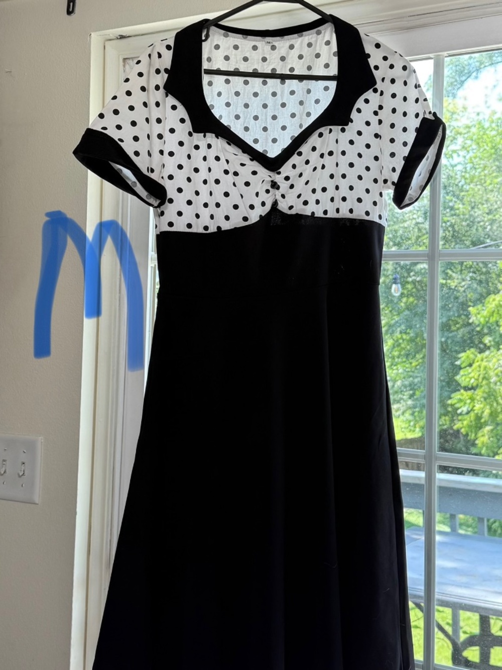 Dresses - Picture 2 of 3